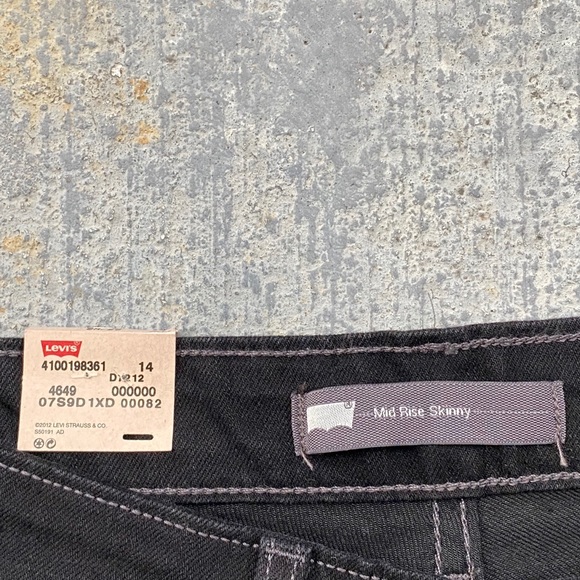 Black Levi jeans - Picture 6 of 9